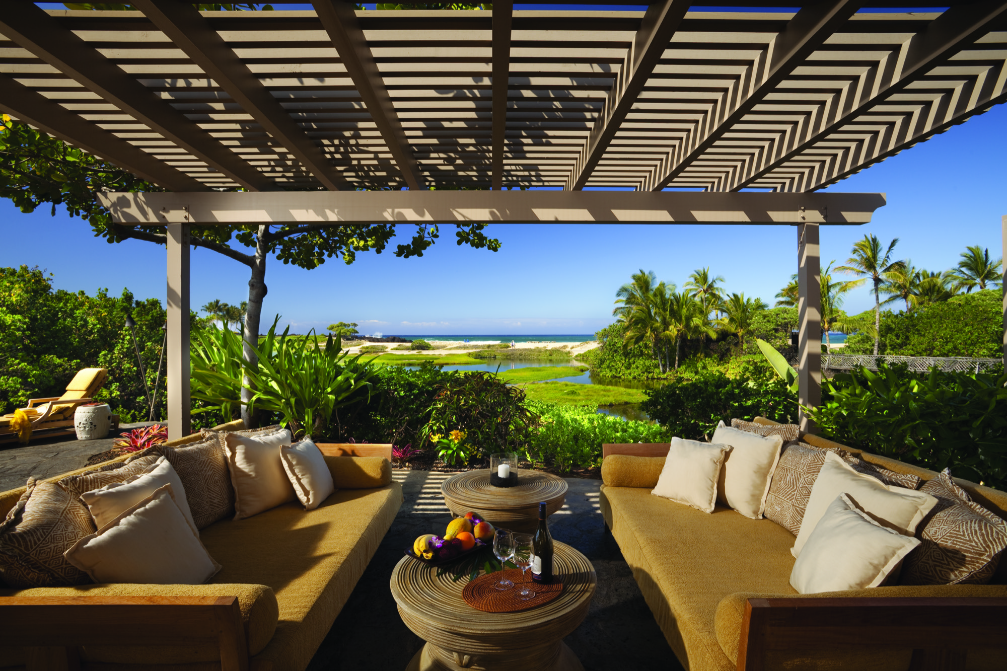 Four Seasons Hualalai, Kaʻūpūlehu-Kona, Hawaiʻi — interior photo 9 of 12